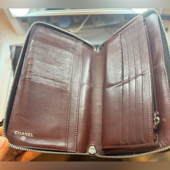 CHANEL Black Quilted Leather Wallet - Picture 4 of 8